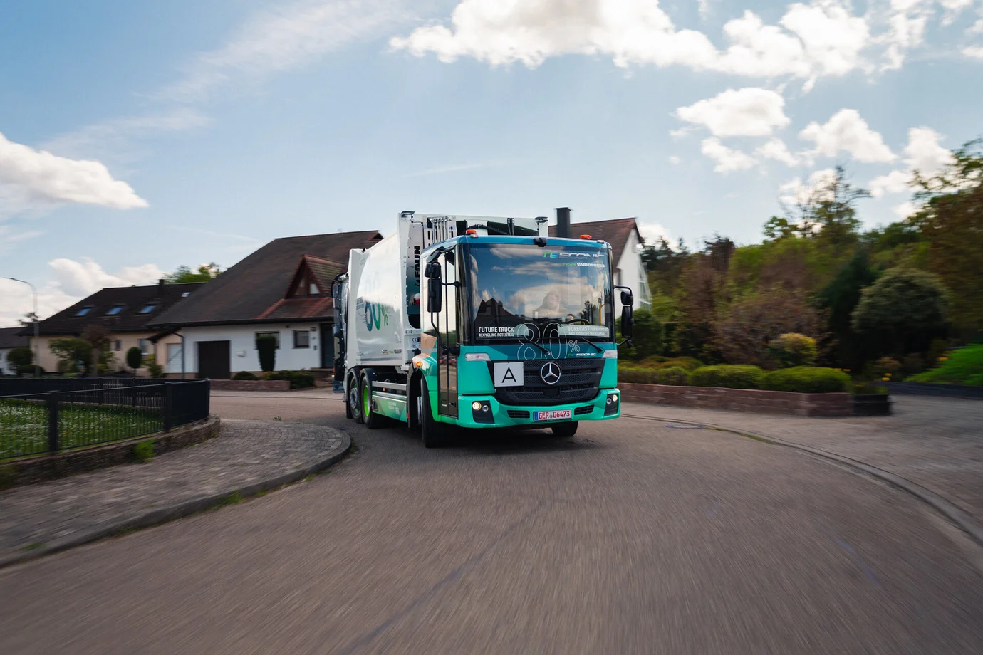 reEconic fährt auf einer Straße