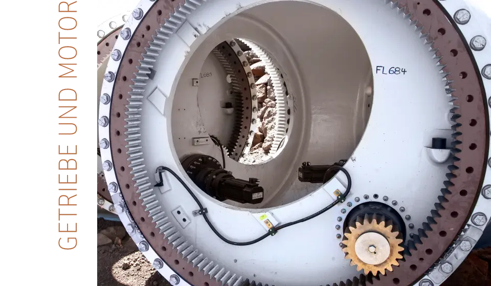 Innenansicht des Getriebes und Motors einer Windkraftanlage