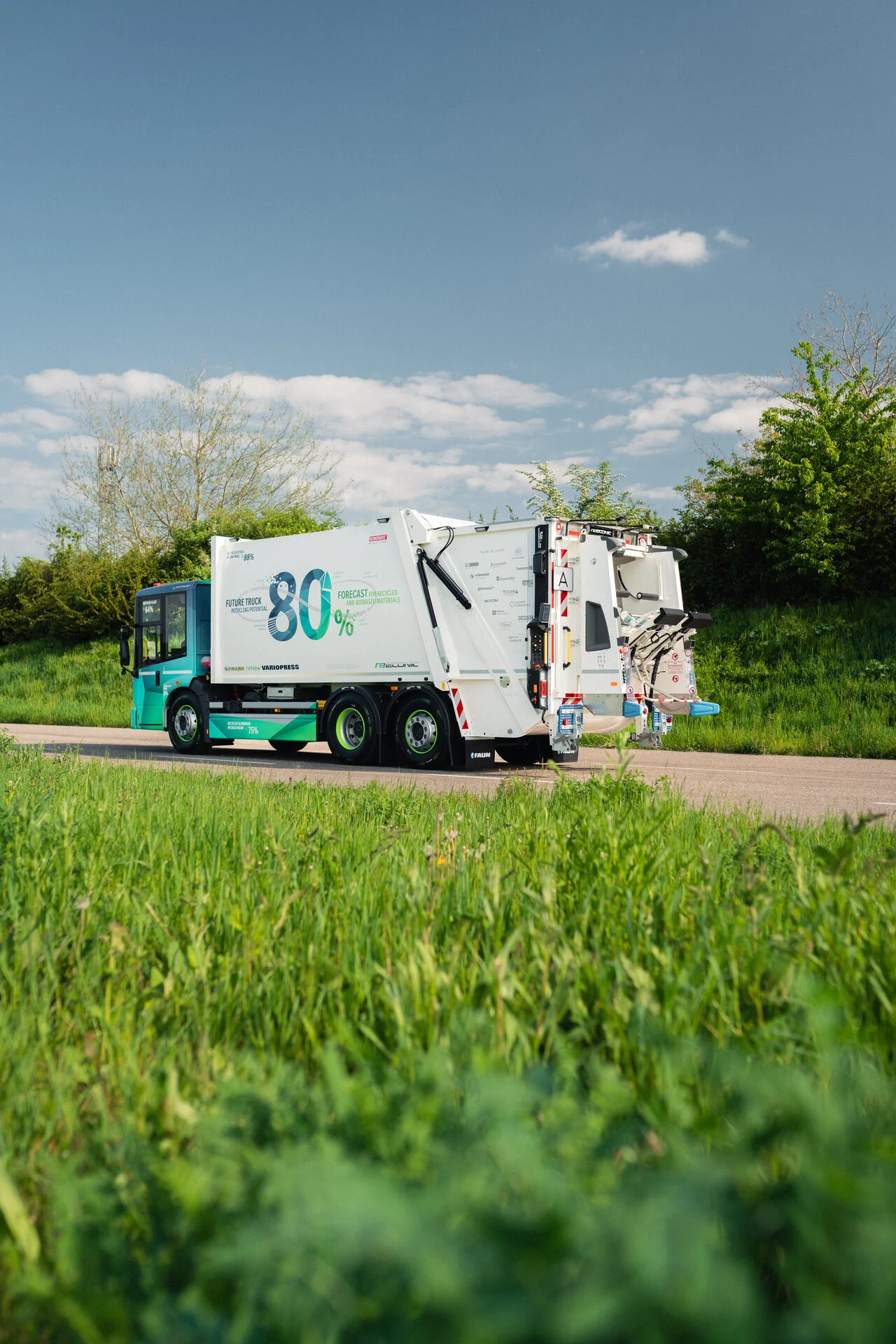 reEconic fährt durch die Natur