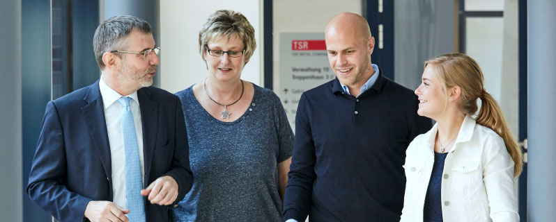 Mitarbeiter von TSR in den Büroräumen