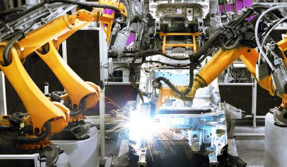 Industrielle Roboter schweißen recyceltes Metall 