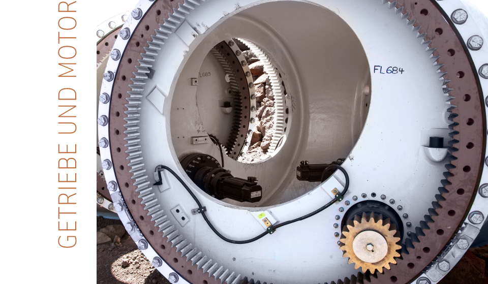 Innenansicht des Getriebes und Motors einer Windkraftanlage